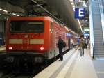 Da schlie�t der Tf die T�re f�r den RE 2 ...