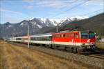 1142 625 fährt mit IC 513 von Salzburg nach Graz.
Traboch ... 1142 625 fährt mit IC 513 von Salzburg nach Graz.
Traboch ...