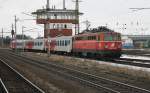 br-1142 1142 623 mit Rex 3019 bei der Einfahrt in den Bahnhof Wels. Aufgenommen am 20. Februar 2010. 