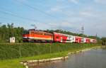 br-1142 1142 644 schiebt den REX 7127 von Krems/Donau nach Wien Franz-Josefs-Bahnhof. Kritzendorf, am 28.05.2010.