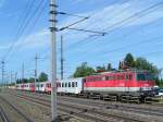 br-1142 1142 612-9 schiebt eine CS-Garnitur als R3010 aus dem Bahnhof Marchtrenk;100713