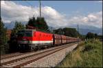 br-1144 1144 222 (9181 1144 222-7) hat einen Kalkzug von Kirchbichl/Tirol nach Rohrdorf am Kaken und ist am 05.08.2009 beim Kloster Raisach unterwegs. 
