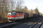 br-1144 Gastarbeiterin auf bayerischen Gleisen: 1144 237 zieht einen kurzen G�terzug Richtung Heimat. (Gronsdorf, 03.12.2009).
