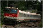 br-1144 Teleaufnahme der 1144 229, welche mit EC 530 '�sterreichische Computer Gesellschaft' von Lienz nach Wien Meidling f�hrt.
Zeltweg 28.7.2010