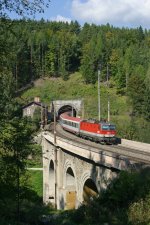 1144.109 IC-257 H�llgraben-Viadukt bei Eichberg am 26.9.11  ...