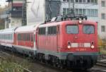 Die 115 205-7 zieht ...  Eric Otten 09.11.2009