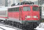 BR 115 Und die 115 346-9 l�uft kalt im ICE Ersatzverkehr von Hamm nach K�ln mit, aufgenommen bei Schneefall in Wuppertal HBF am 29.01.2010