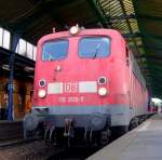 BR 115 Die 115 205-7 stand am 15.07.2010 mit dem IC 2863 in Bonn Hbf und wartete auf Abfahrt. Der IC 2863 bestand aus 115 205-7, 4 mal BahnTouristikExpress, 1 mal IC Wagen und der 115 346-9.