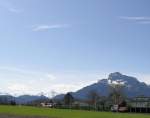 Eine 1163 mit einem G�terzug kurz hinter Salzburg S�d, 30.3.10 ...