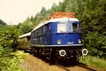 br-118-e-18-dr-218 118 047 (als E 18 047 ausgeschildert) bei einer Sonderfahrt zum 'Eisernen Vorhang' zwischen Falkenstein und Ludwigstadt Mitte der 1980er Jahre.