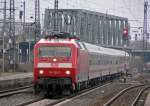 120 136-7 mit IC in K�ln Deutz am 19.02.2010  ...
