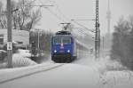 BR 120 der ZDF-Express (120 151) bringt Farbe ins Spiel,
kurz vor dem Erreichen des Bf Stralsund am 16.02.2010