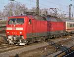 120 133-4 kommt bei traumhaftem Licht durch K�ln/Messe Deutz am ...