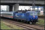 BR 120 120 151-6 mal wieder voll am schieben. Das 'ZDF' (;-)) bringt den IC2355 nach Binz.   Stralsund am 01.05.08