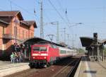 BR 120 120 133-4 hatte am 25.04.2010 die Aufgabe den EC 341/340 'Wawel' (Hamburg -> Cottbus -> Hamburg) durch die Lande zu schieben. Hir ist er gerade bei der Einfahrt in den Bahnhof von L�bbenau/Spreewald mit dem EC 340 (Krakow GLowny -> Hamburg Altona).