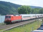 BR 120 120-134 zieht am 15.7.10 den IC 2014 'Bodensee' nach Emden durch Oberwesel.