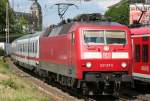 BR 120 Die 120 137-5 zieht einen IC durch Wuppertal Steinbeck am 24.07.2010