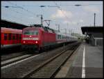BR 120 120 123 mit IC xxxx  bei der Durchfahrt durch K�ln Deutz