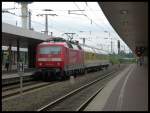 120 502 an einem Messzug in Duisburg Hbf  ...