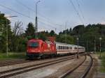 br-1216 Die 1216 011 am 25.06.2010 mit einem Brenner EC bei der Durchfahrt in A�ling. 
