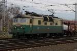 130 020-1 durchf�hrt mit einem G�terzug den Bahnhof Decin hl.n. ...