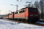 BR 140 mit Zugen 140 834-3 (DB Cargo) f�hrt am 26. Januar 2010 um 15:02 Uhr mit einem G�terzug durch Duisburg Neudorf