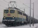 BR 140 mit Zugen Vor der dem S-Bahn Haltepunkt Flughafen Besucherpark, stand 140 423 mit Leerem Kesselwagenzug in Richtung Ingolstadt zur abfahrt bereit, am 11,02,2010