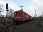 BR 140 mit Zugen 140 784-0 zieht am 23.03.'10 einen Auto Ganzzug gen Westen, hier in Ruhland