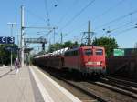 140 535-6 zieht am 03.06. 10 einen Auto Ganzzug durch Hannover ...