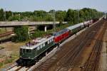 BR 140 mit Zugen E40 128 mit musealen Anh�ngseln am 2.07.2010 in Elmshorn.