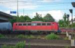 BR 140 mit Zugen 140 291-6 im Seitenprofil, als sie mit ihrem Kesselwagenzug durch Hamburg-Harburg rauscht. Aufgenommen am 06.07.2010.