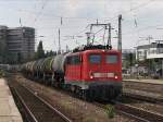 Die 140 621 am 28.08.2009 mit einem Kesselwagenzug bei der ...
