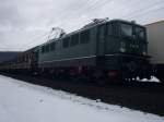 E42 151 der Deutschen Reichsbahn mit Holzzug, zwischen Gem�nden (Main) ...