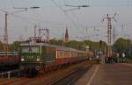 E42 151 mit einem Gesellschaftssonderzug in Richtung K�ln bei der ...