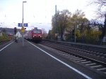 BR 143 mit Zugen Die Br 143 beim einfahren in denn Bahnhof Linz ( am Rhein )