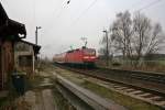 143 576-7 durchf�hrt am 04.12.09 den Bahnhof Guben Nord  ...