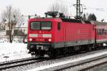 BR 143 mit Zugen Die 143-165 zieht die RB 34058 von N�rnberg nach Lichtenfels (09.01.10 bei Eggolsheim/KBS 820).