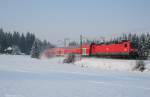 BR 143 mit Zugen 143 350-7 mit der RB 31595 (Freiburg(Breisgau) Hbf-Seebrugg) bei Hinterzarten 19.12.09