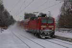 143 816-7 rauscht mit ihrem Regionalexpress von Zwickau nach Leipzig ...