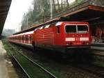 BR 143 mit Zugen 143 815-9 mit S-Bahn nach Hagen auf Wuppertal Hauptbahnhof am 21-4-2001. Bild und scan: Date Jan de Vries.