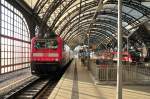 BR 143 mit Zugen 143 015 am 04.03.10 in Dresden Hbf