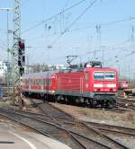 BR 143 mit Zugen Am 6.4.2010 konnte ich im Stuttgarter Hbf die 143 900-9 mit einem aus n-Wagen gebildeten Regionalzug bei der Einfahrt aufnehmen.