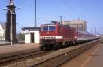 BR 143 mit Zugen 143 024  Dresden-Mitte  22.04.95