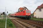143 574-2 mit Regionalzug ...  Frank Gutschmidt 02.05.2010