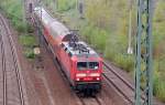 143 178 �berf�hrt am 04.05.10 drei Nahverkehrswagen von Halle(S) kommend ...
