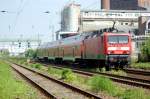 BR 143 mit Zugen RB aus Halle/Saale nach Dessau mit 143 571-8 kurz vor ihren Endpunkt am 22.05.2010