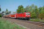 BR 143 mit Zugen 143 813-4 mit ihrem Regional Express am Nachmittag des 21.04.2009 bei Woltorf