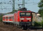 BR 143 mit Zugen 143 348-1 stellt die RB 21229 nach Pinneberg m bahnhof Neum�nster bereit. Aufgenommen am 20.07.10.