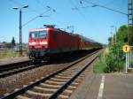 BR 143 mit Zugen 143 562-7 der S1, Richtung Dresden Hbf in Radebeul West, 09.07.2010.