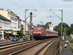 BR 143 mit Zugen 143 906-6 mit der RB 39216 (Frankfurt(Main)Hbf-Koblenz hbf) in R�desheim 17.7.10